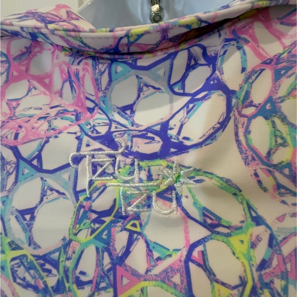 Tzu Tzu sport top in Shiloh AMaze print. Medium - Picture 4 of 9